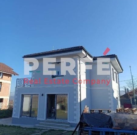 Къща в с. Маринка, Област Бургас - 165 кв.м за 1455 €/кв.м - Снимка #1