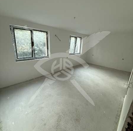 Четиристаен апартамент в Асеновград - 160 кв.м за 1554 €/кв.м - Снимка #1