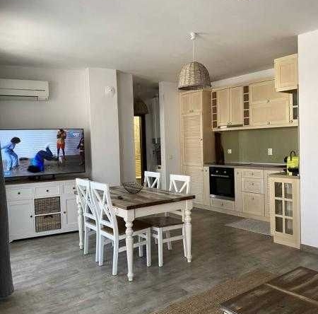 Дава се под наем Двустаен апартамент в Бургас, Център - 60 кв.м за 612 € - Снимка #1