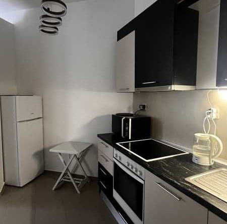 Дава се под наем Тристаен апартамент в Поморие - 80 кв.м за 350 € - Снимка #1