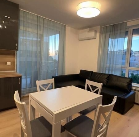 Дава се под наем Двустаен апартамент в София, Бъкстон - 45 кв.м за 749 € - Снимка #1
