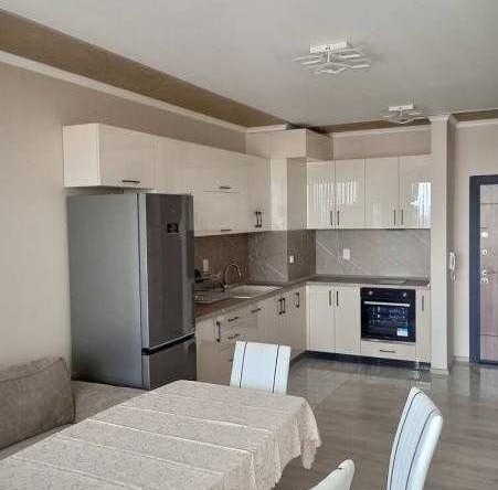 Дава се под наем Тристаен апартамент в Бургас, Изгрев - 85 кв.м за 816 € - Снимка #1