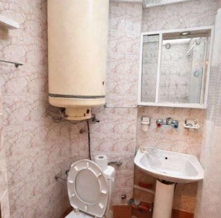 Дава се под наем Двустаен апартамент в Варна, ХЕИ - 70 кв.м за 398.82 € - Снимка #1