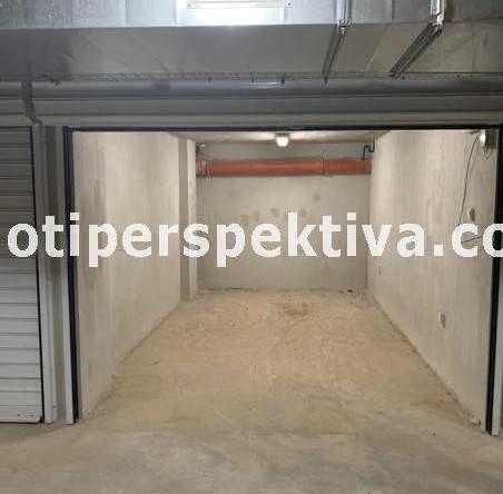 Гараж / Паркомясто в Пловдив, Кършияка - 20 кв.м за 1050 €/кв.м - Снимка #1