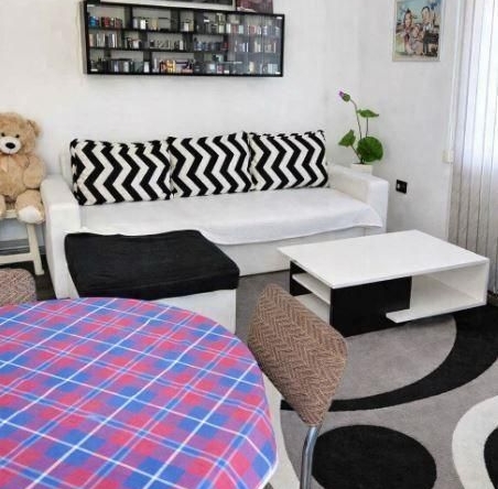 Дава се под наем Етаж от къща в Варна, м-т Пчелина - 80 кв.м за 348.84 € - Снимка #1