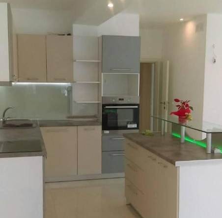 Дава се под наем Етаж от къща в София, Малинова долина - 160 кв.м за 1196.97 € - Снимка #1