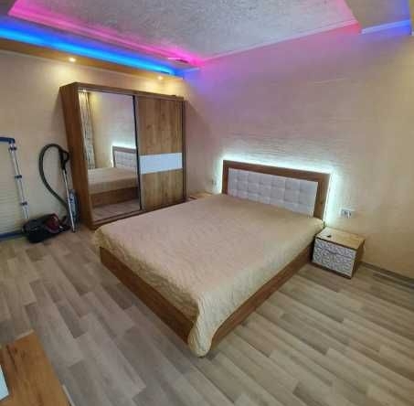 Дава се под наем Двустаен апартамент в Бургас, Център - 60 кв.м за 510 € - Снимка #1