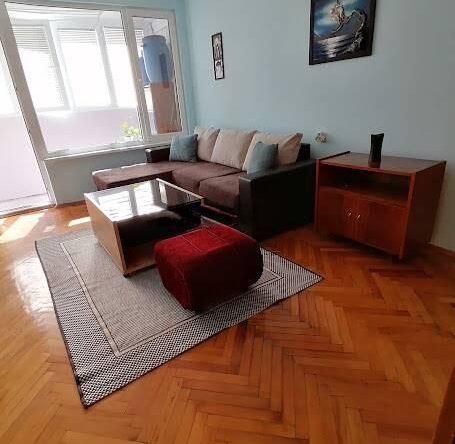 Дава се под наем Двустаен апартамент в Бургас, Лазур - 60 кв.м за 357 € - Снимка #1