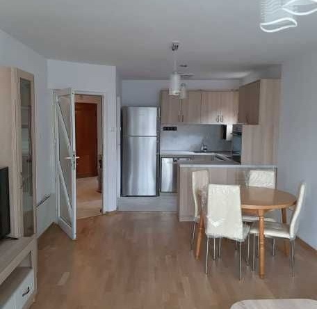 Дава се под наем Тристаен апартамент в Бургас, Център - 100 кв.м за 242.25 € - Снимка #1