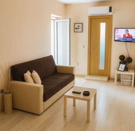 Дава се под наем Двустаен апартамент в Варна, Център - 60 кв.м за 448.8 € - Снимка #1