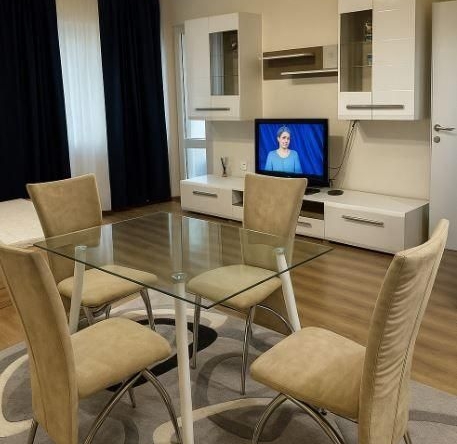 Дава се под наем Тристаен апартамент в Варна, ЖП Гара - 100 кв.м за 750 € - Снимка #1