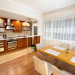 Дава се под наем Тристаен апартамент в Варна, Окръжна болница - 120 кв.м за 698.19 € - Снимка #1