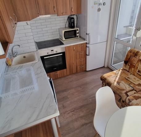 Дава се под наем Едностаен апартамент в Пловдив, Гагарин - 40 кв.м за 250 € - Снимка #1