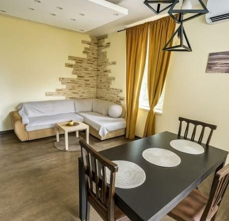 Дава се под наем Двустаен апартамент в Варна, ЖП Гара - 65 кв.м за 448.8 € - Снимка #1