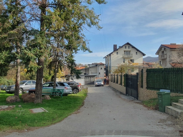 Етаж от къща в с. Лозен, Област София-град - 220 кв.м за 1046 €/кв.м - Снимка #1