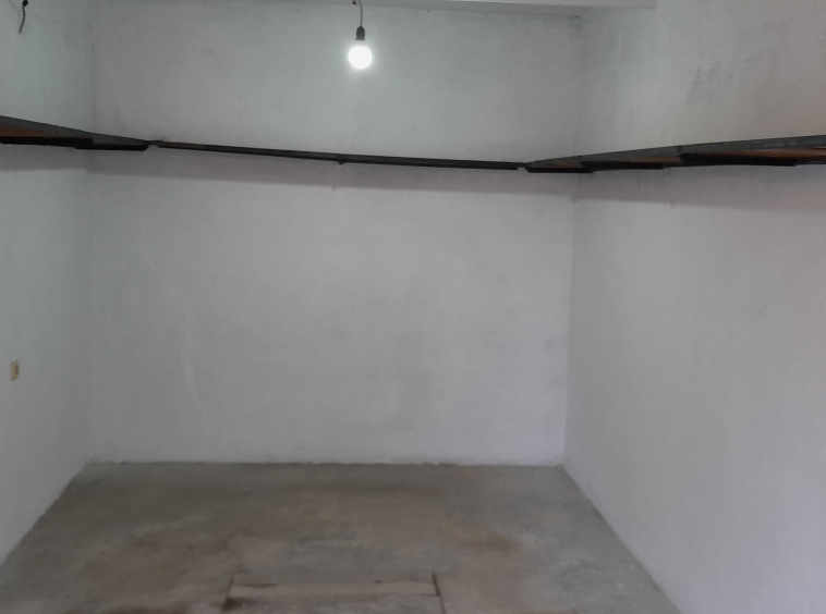 Дава се под наем Гараж / Паркомясто в Разград, Абритус - 18 кв.м за 91.8 € - Снимка #1