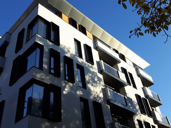 Дава се под наем Тристаен апартамент в Плевен, Идеален център - 72 кв.м за 320 € - Снимка #1