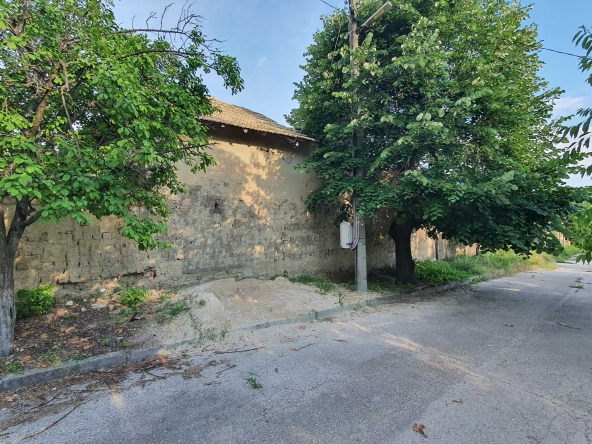 Парцел в с. Средня, Област Шумен - 600 кв.м за 15 €/кв.м - Снимка #1