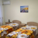 Дава се под наем Тристаен апартамент в Варна, Цветен квартал - 70 кв.м за 450 € - Снимка #1