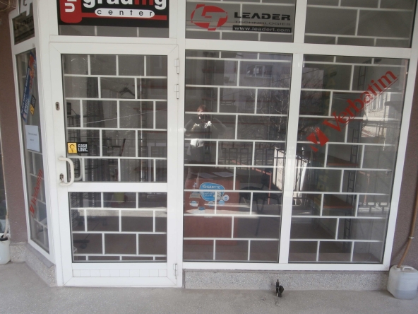 Магазин в Търговище, Център - 9 кв.м за 1667 €/кв.м - Снимка #1