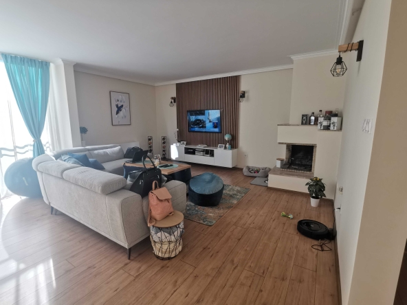 Тристаен апартамент в София, Гео Милев - 109 кв.м за 2010 €/кв.м - Снимка #1