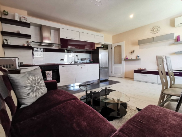 Тристаен апартамент в Пловдив, Кършияка - 70 кв.м за 10 €/кв.м - Снимка #1