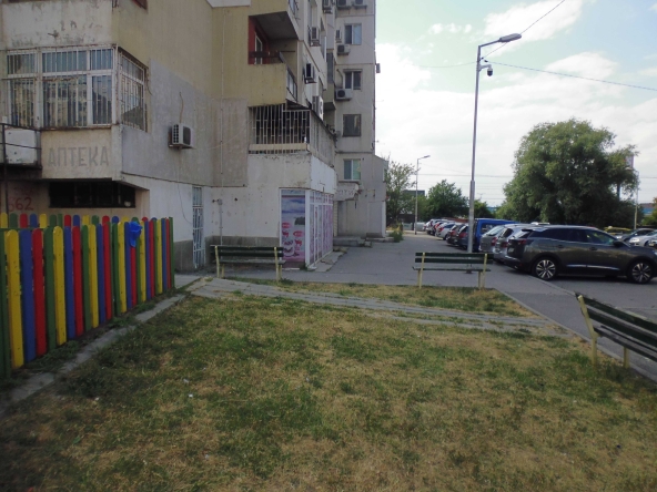 Дава се под наем Магазин в София, Люлин 3 - 83 кв.м за 614 € - Снимка #1