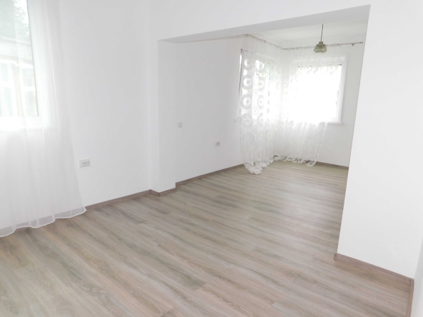 Дава се под наем Къща в Търговище, Център - 75 кв.м за 204 € - Снимка #1