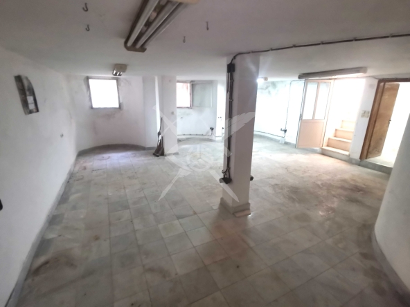 Дава се под наем Офис в Бургас, Център - 180 кв.м за 125681.34 € - Снимка #1