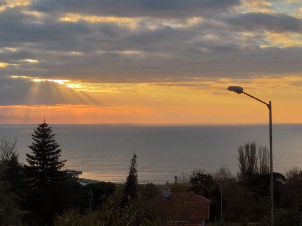 Тристаен апартамент в Варна, м-т Траката - 95 кв.м за 1074 €/кв.м - Снимка #1