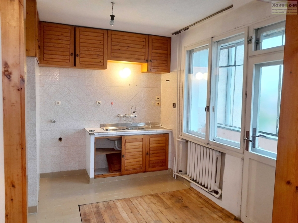 Тристаен апартамент в Монтана, Широк център - 100 кв.м за 653 €/кв.м - Снимка #1