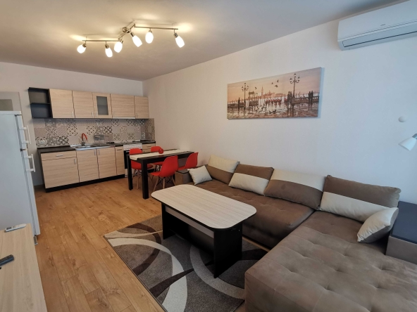 Дава се под наем Тристаен апартамент в София, Малинова долина - 90 кв.м за 561 € - Снимка #1