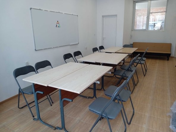 Дава се под наем Офис в Велико Търново, Център - 130 кв.м за 448.8 € - Снимка #1