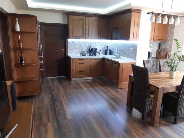 Тристаен апартамент в Сливен, Младост - 80 кв.м за 1663 €/кв.м - Снимка #1