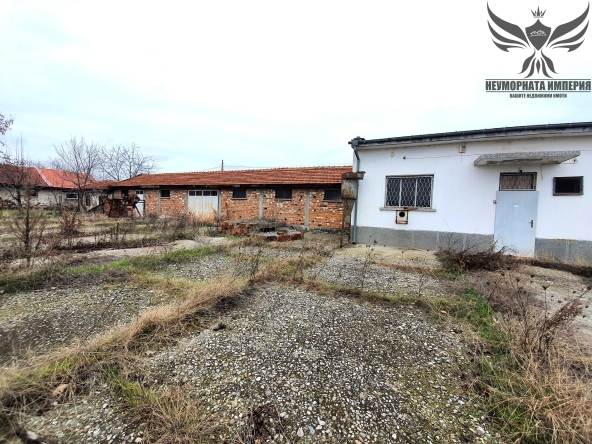 Промишлена сграда в с. Болярци, Област Пловдив - 1880 кв.м за 67 €/кв.м - Снимка #1