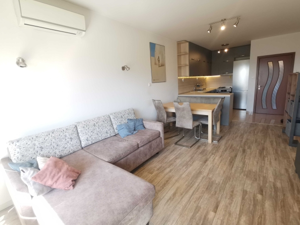 Дава се под наем Тристаен апартамент в София, Витоша - 98 кв.м за 612 € - Снимка #1