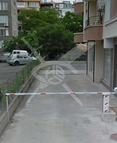 Гараж / Паркомясто в Бургас, Лазур - 30 кв.м за 700 €/кв.м - Снимка #1