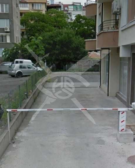Гараж / Паркомясто в Бургас, Лазур - 30 кв.м за 700 €/кв.м - Снимка #1