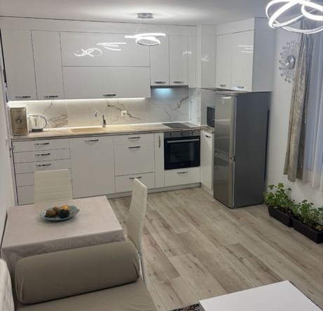 Дава се под наем Двустаен апартамент в Варна, Бриз - 60 кв.м за 787.95 € - Снимка #1