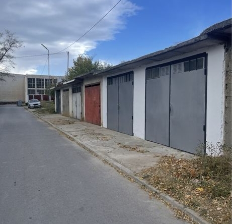 Дава се под наем Гараж / Паркомясто в Сопот - 42 кв.м за 51 € - Снимка #1