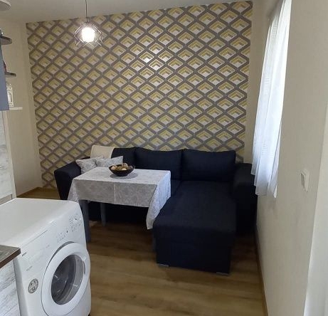 Дава се под наем Тристаен апартамент в Варна, Окръжна болница - 90 кв.м за 663 € - Снимка #1