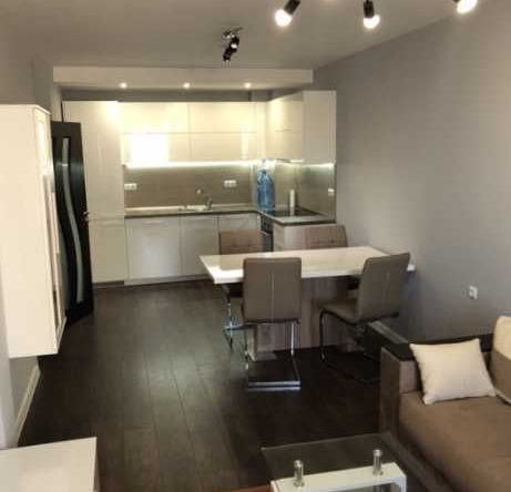 Дава се под наем Четиристаен апартамент в Пловдив, Младежки Хълм - 98 кв.м за 510 € - Снимка #1