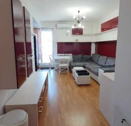 Дава се под наем Двустаен апартамент в Пловдив, Гагарин - 65 кв.м за 204 € - Снимка #1