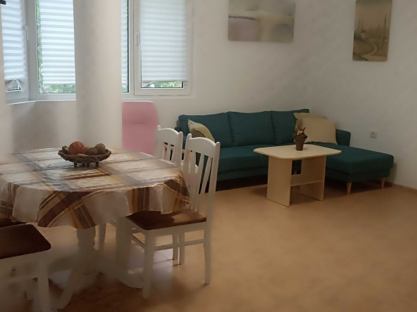 Двустаен апартамент в Пазарджик, Идеален център - 62 кв.м за 4 €/кв.м - Снимка #1