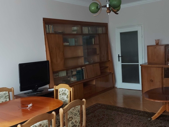 Дава се под наем Тристаен апартамент в София, Зона Б-18 - 100 кв.м за 747.66 € - Снимка #1