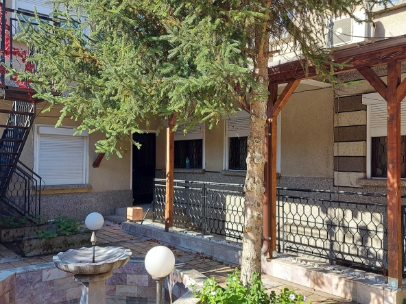 Дава се под наем Къща в Плевен, Идеален център - 120 кв.м за 598.23 € - Снимка #1