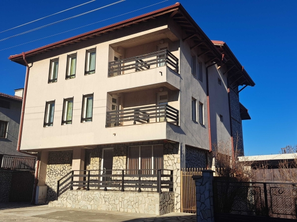 Хотел в Банско - 920 кв.м за 707 €/кв.м - Снимка #1