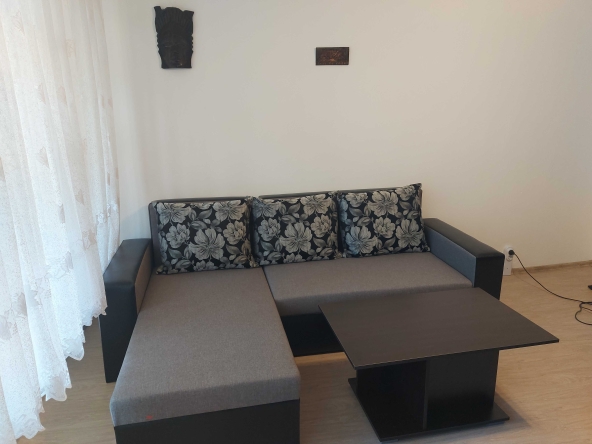 Дава се под наем Тристаен апартамент в Бургас, Славейков - 62 кв.м за 397.8 € - Снимка #1