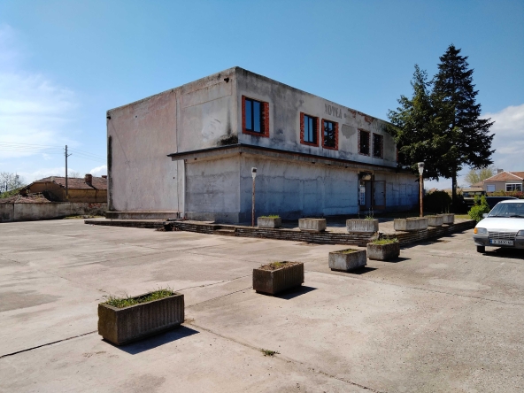 Дава се под наем Магазин в с. Капитан Андреево, Област Хасково - 380 кв.м за 5685.48 € - Снимка #1