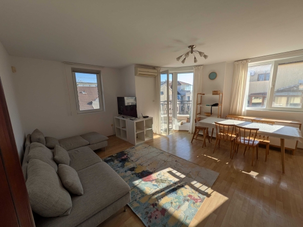 Дава се под наем Тристаен апартамент в Варна, Спортна зала - 110 кв.м за 765 € - Снимка #1